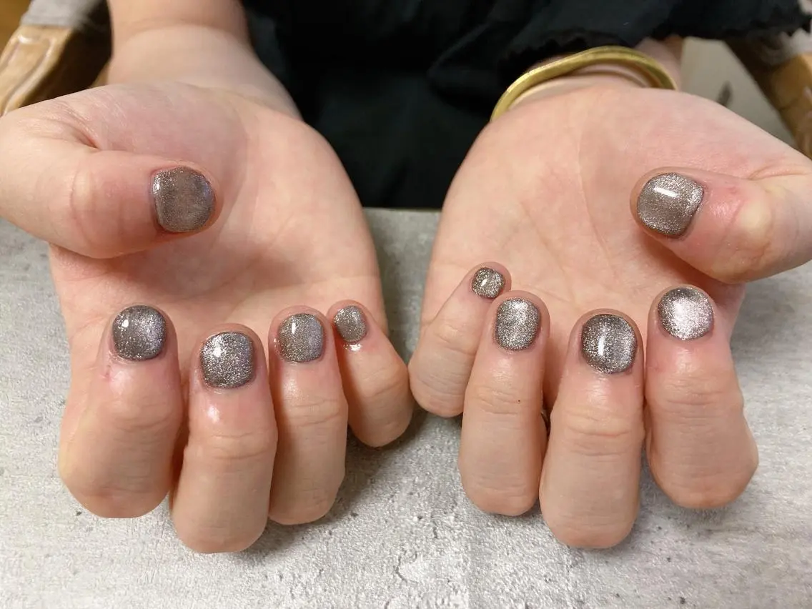 ネイル ブラウン マグネットネイル ピンク ハンドネイル mogunail &blowのネイルデザイン