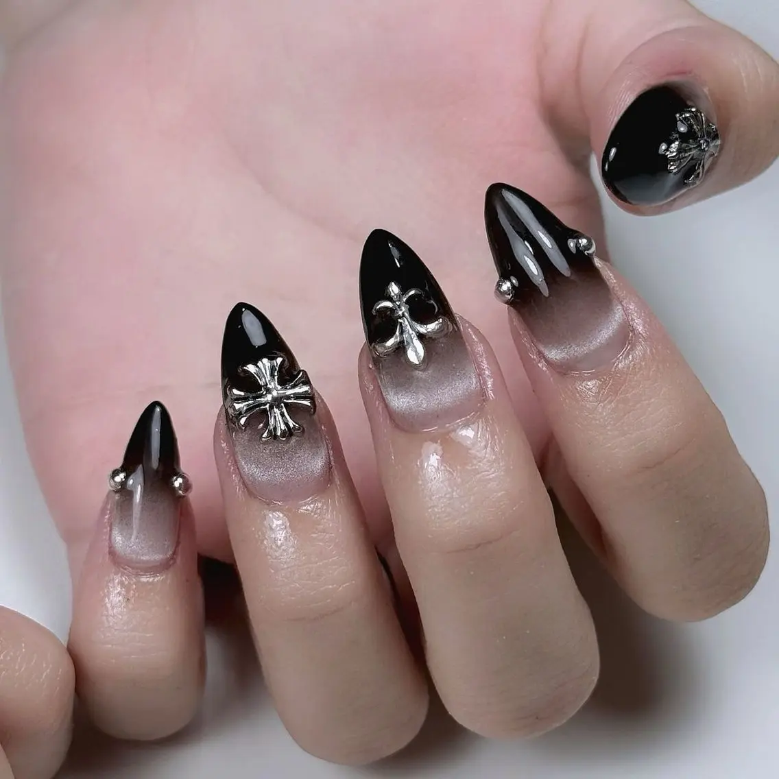 ネイル 長さ出し フレンチネイル グラデーション 卒業式 マグネットネイル MIHANA NAILのネイルデザイン