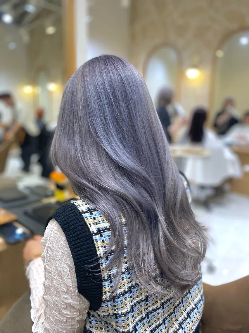 ロング カラー ブリーチ 坂井 茅聖のヘアスタイル