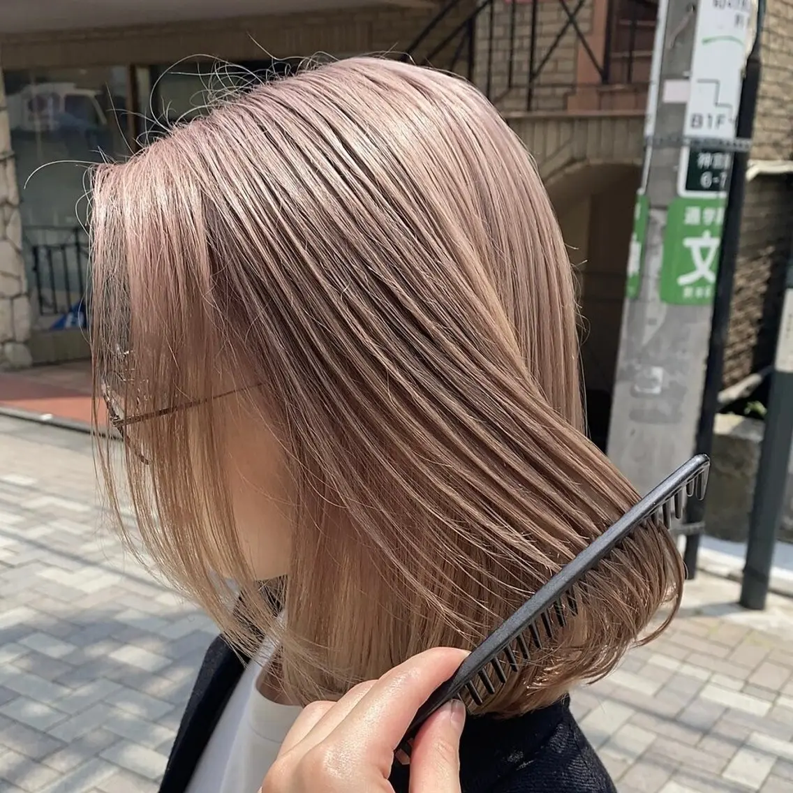 ミディアム カラー ベージュカラー ブリーチ ハイトーンカラー ミルクティーベージュ 💖ブリーチ/暖色 𝐘𝐮𝐢💖のヘアスタイル