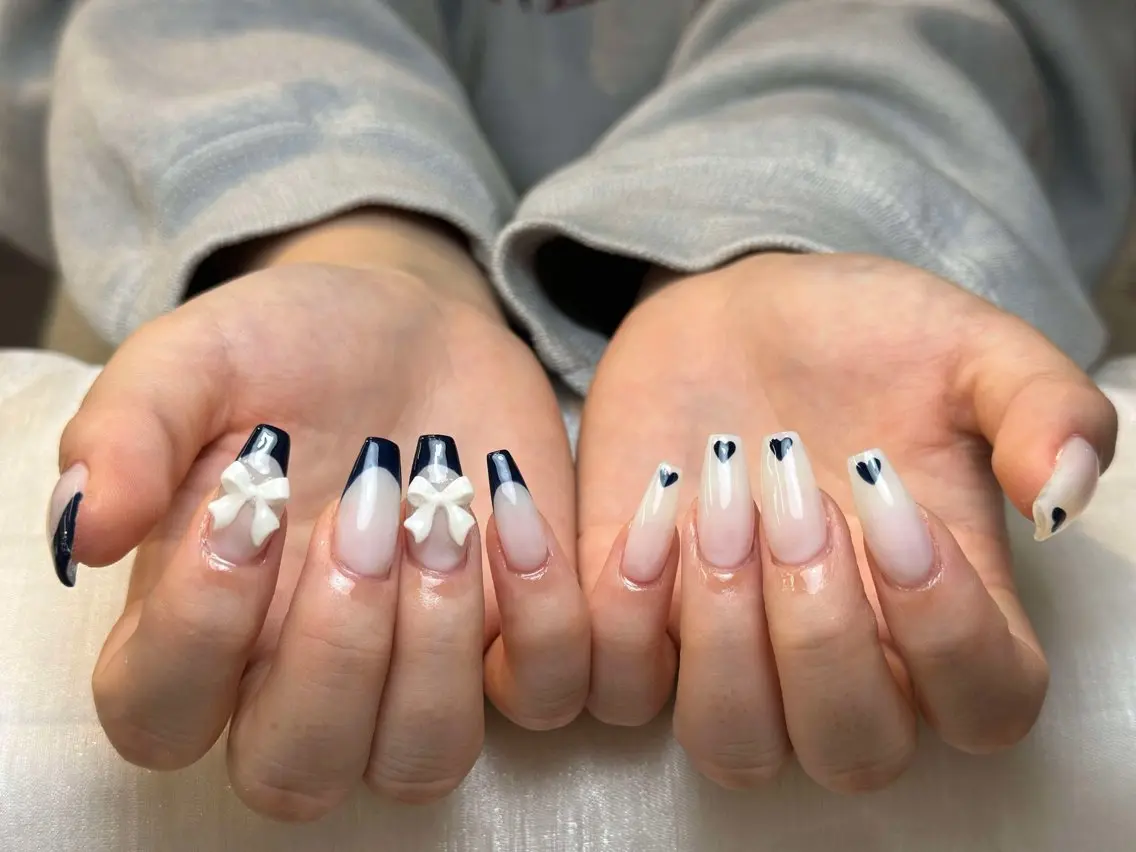 ネイル グラデーション キラキラネイル ワンカラーネイル 冬ネイル Jenn Nail Salonのネイルデザイン
