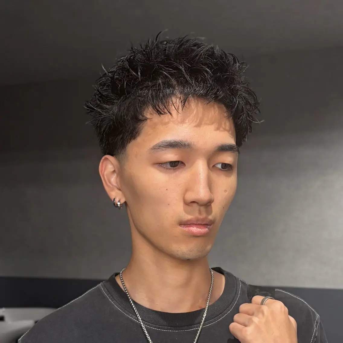 メンズ フェードカット スパイキーショート カット 志村 シュンスケのヘアスタイル
