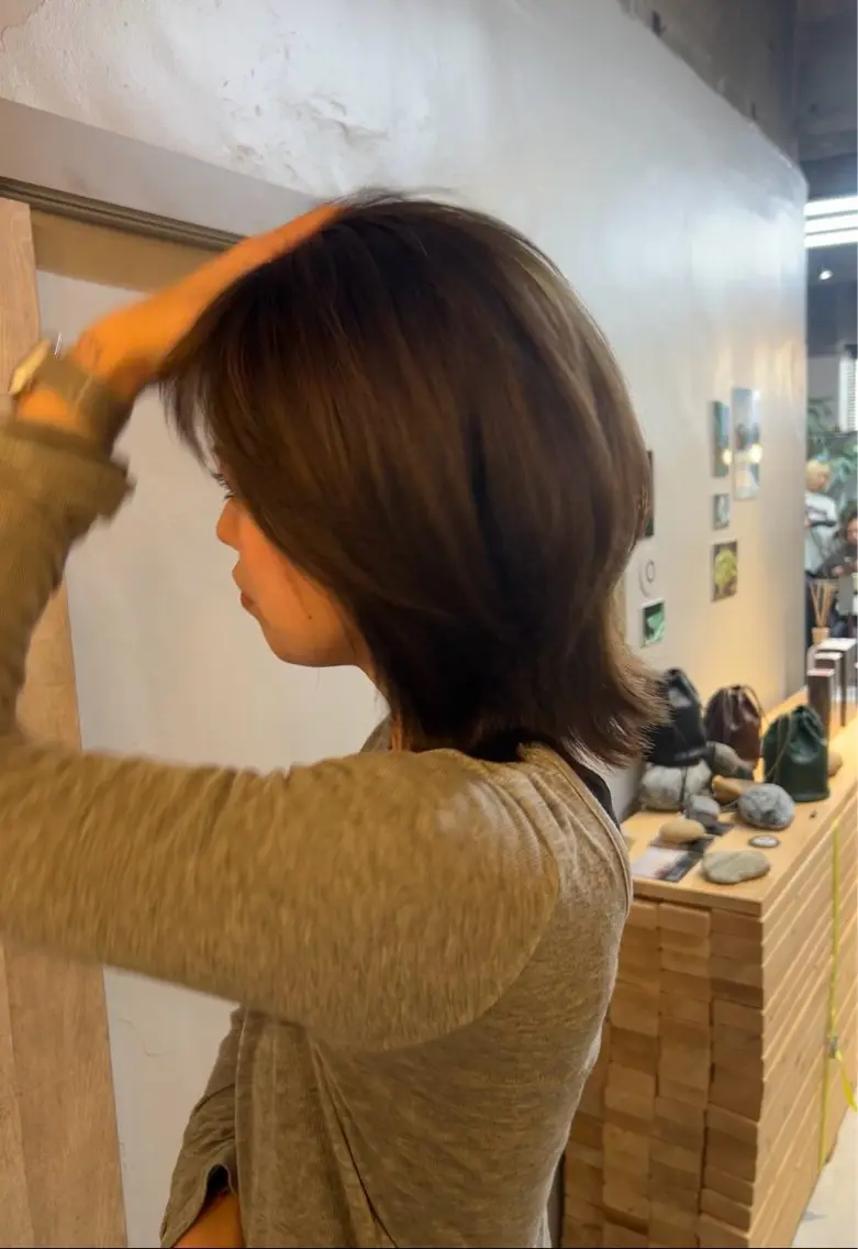 ミディアム カラー ボブレイヤー ベージュカラー 透明感カラー ボブ くびれヘア カット ヘアカラー トリートメント 田中 陽菜乃のヘアスタイル