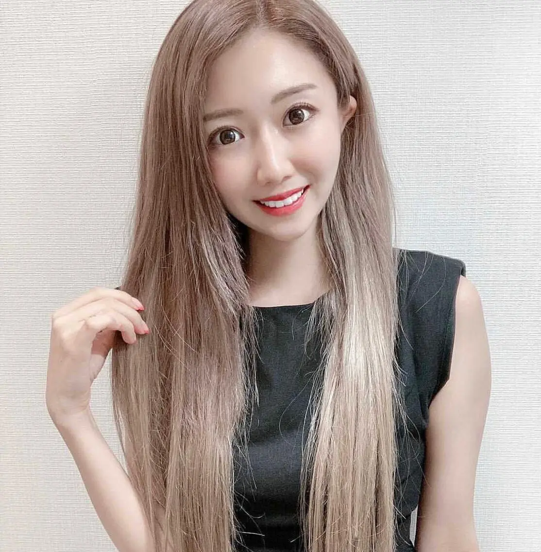 ロング カラー ヘアカラー エクステ シールエクステ特化 ハイトーン、NANAのヘアスタイル