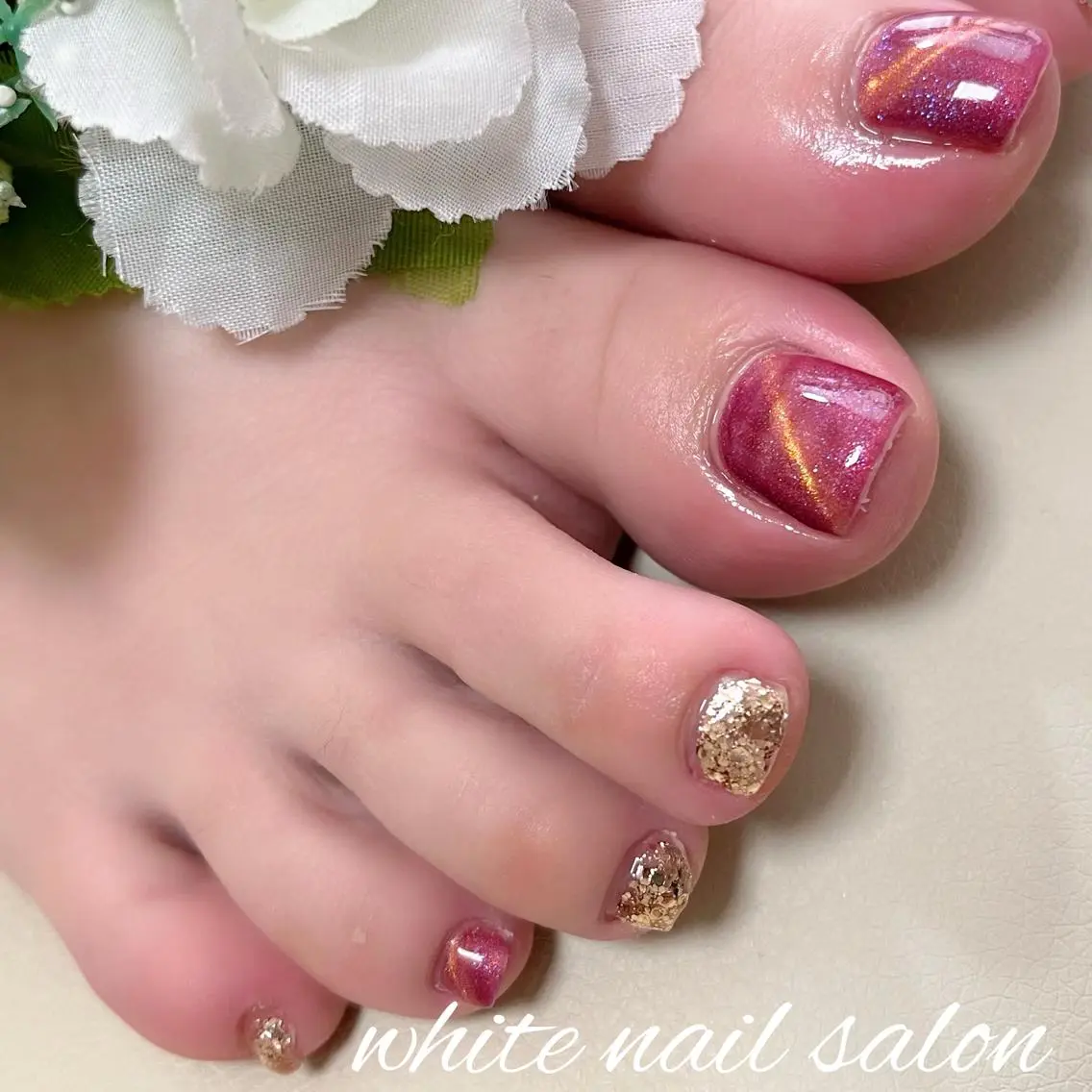 ネイル フットネイル ジェルネイル ハードジェル ラメ(グリッター) 持ち込み フットネイル white nail salonのネイルデザイン