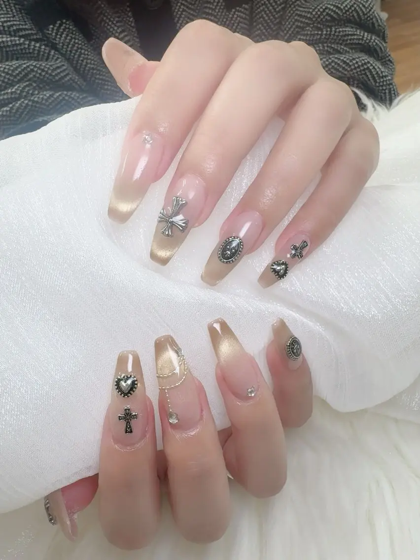 ネイル フレンチネイル 韓国ネイル マグネットネイル ニュアンスネイル オフィスネイル ハンドネイル Ha Nailのネイルデザイン
