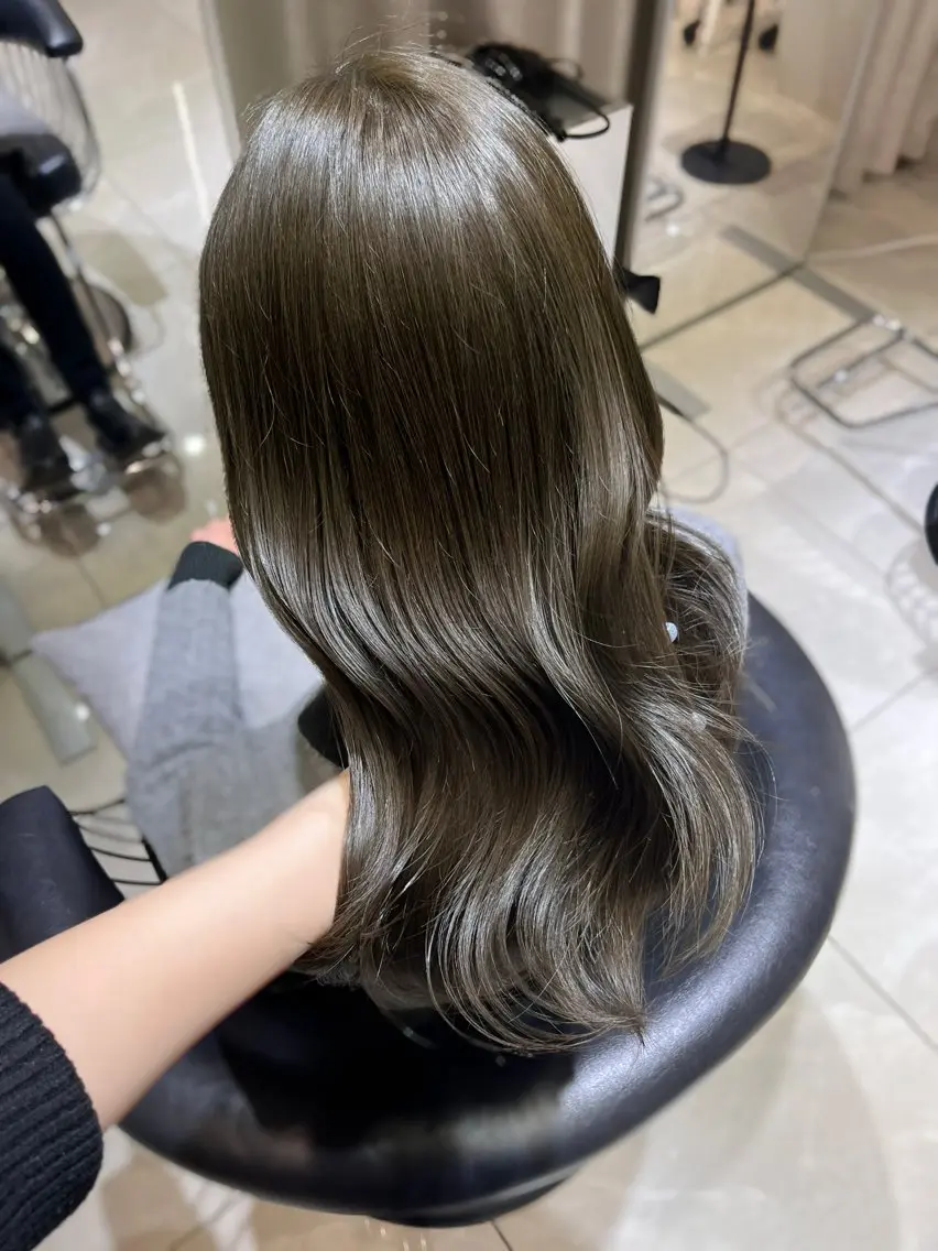 セミロング カラー 透明感カラー グレージュ オリーブグレージュ オリーブグレー 韓国レイヤー×モテ髪 /MITSUKI🤍のヘアスタイル