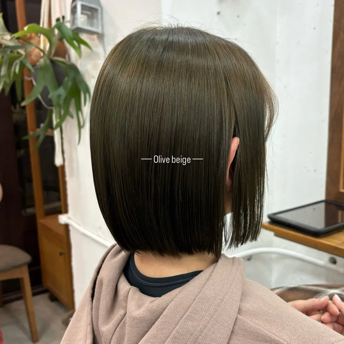 ショート カラー ベージュカラー ブリーチ 透明感カラー ブリーチなしカラー オリーブベージュ ヘアカラー トリートメント Hina/恵比寿 中目黒/艶髪カラーのヘアスタイル