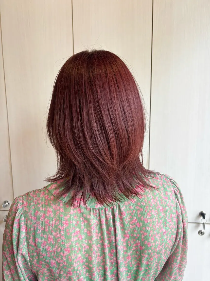 ミディアム カラー ミディアムレイヤー ブラウンカラー ピンクカラー ピンクブラウン レッドカラー たなか もえなのヘアスタイル