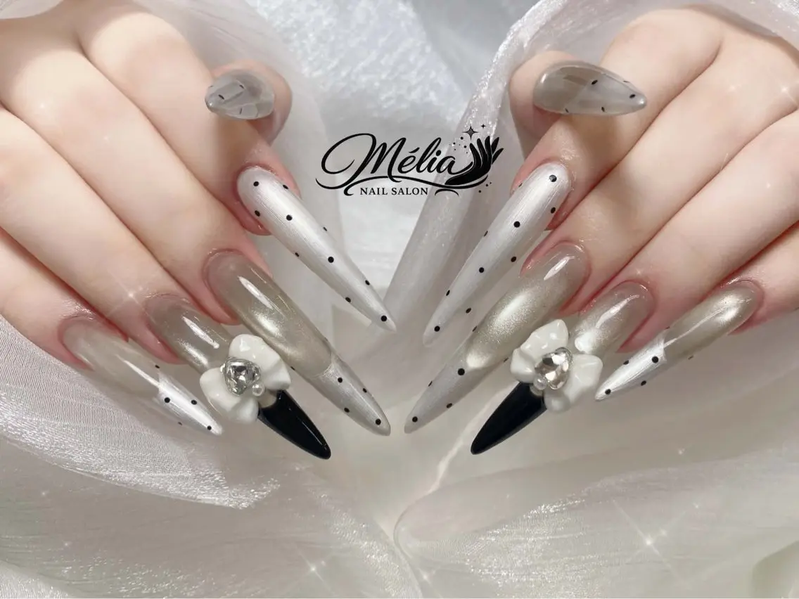 ネイル ドット フラワーネイル ロングネイル マグネットネイル 持ち込み ハンドネイル ハンドケア Melia Nailsのネイルデザイン