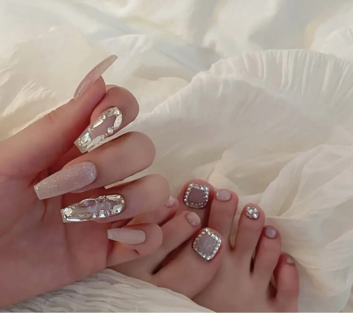 ネイル フットネイル ラメ(グリッター) ロングネイル おそろいネイル スクエアネイル NailSalon✨ Écrinエクランのネイルデザイン
