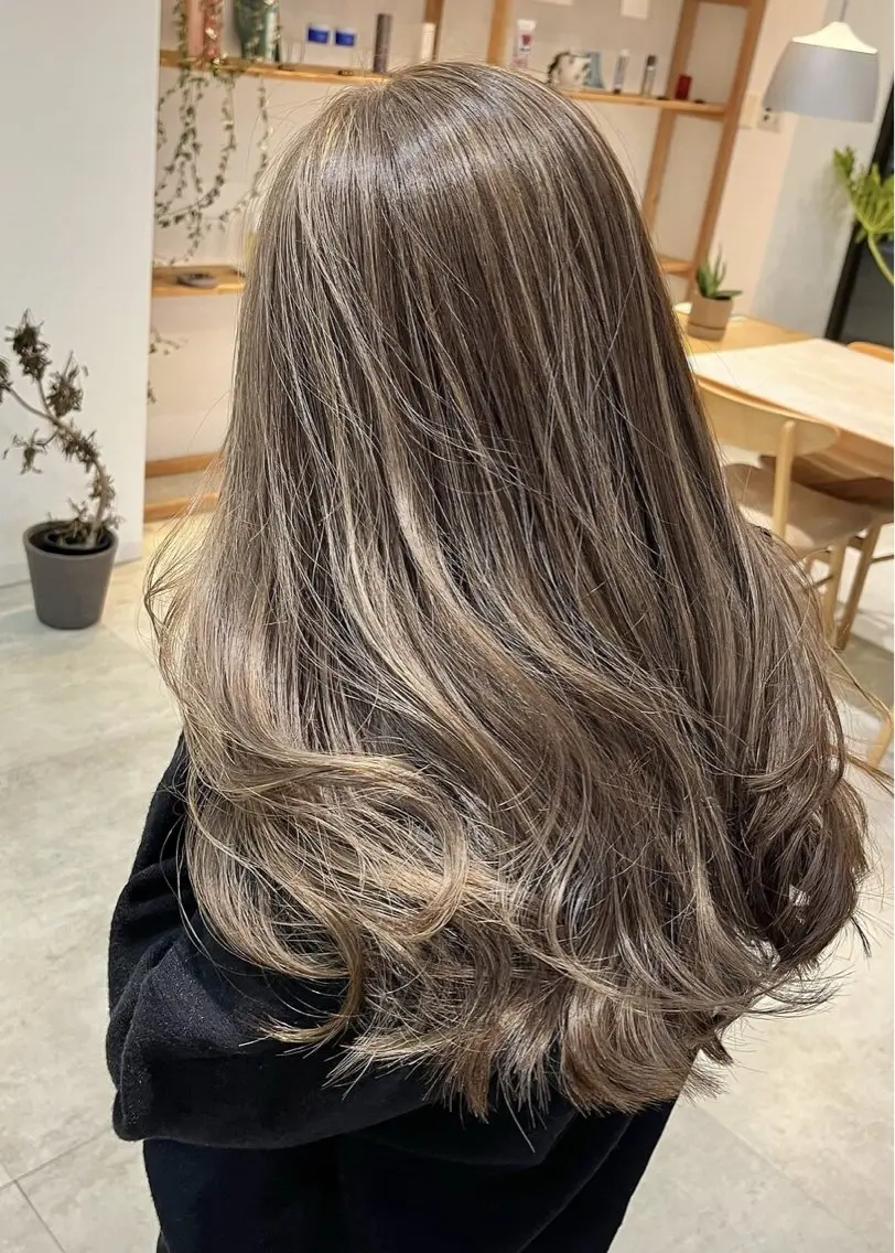 ロング カラー 透明感カラー ハイライトカラー インナーカラー ハイライト 髪質改善 カット ヘアカラー トリートメント misa🫧ナチュラ ル縮毛矯正/髪質改善のヘアスタイル