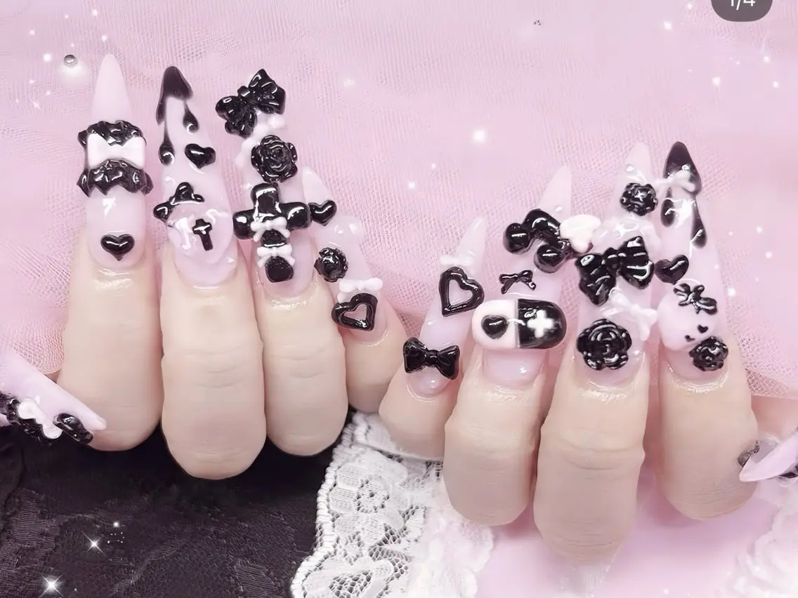 ネイル ブルー フラッシュネイル フラワーネイル ホログラムネイル キラキラネイル ハンドネイル Rin Nail 新大久保店のネイルデザイン