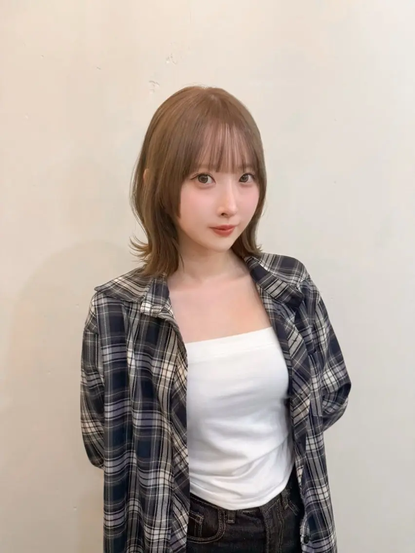 ミディアム カット ヘアカラー トリートメント 🔥水光感カラー レイヤーカット🔥のヘアスタイル