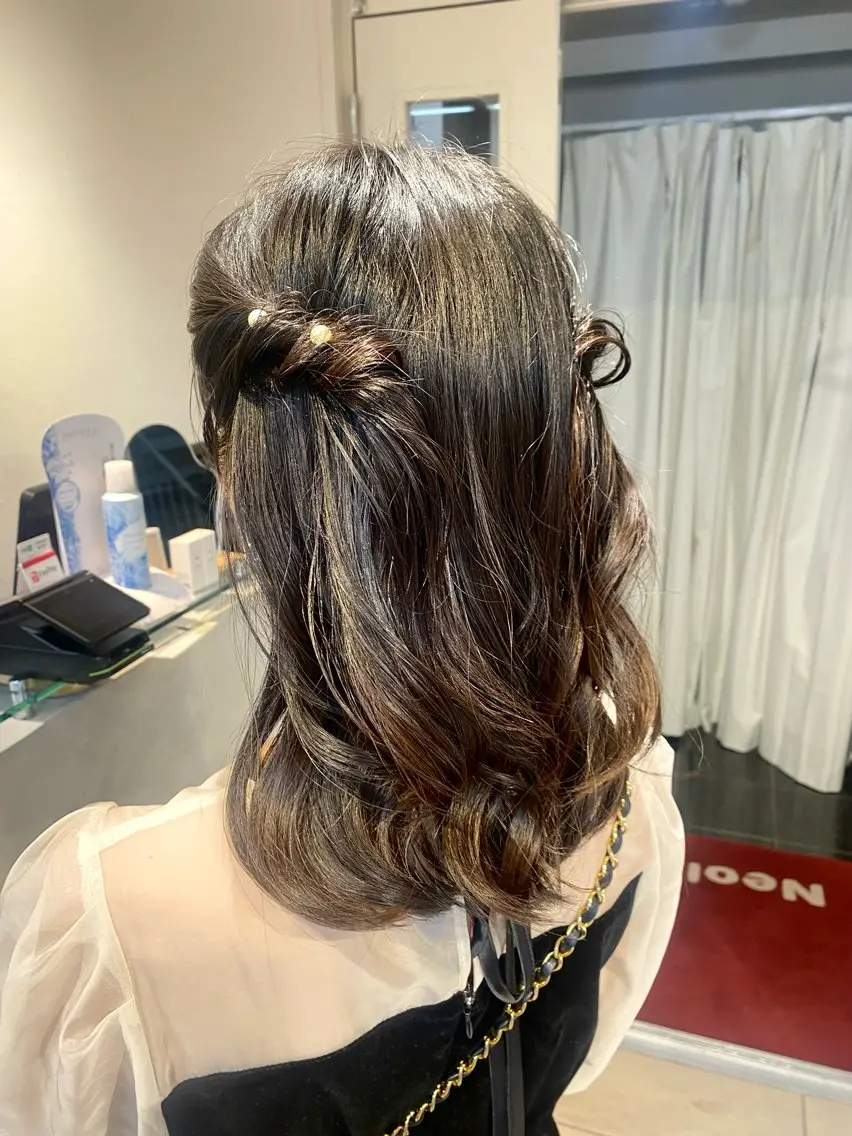 セミロング ヘアアレンジ 結婚式・ブライダル Aya　ブリーチなし 🌱　ダブルカラーのヘアスタイル