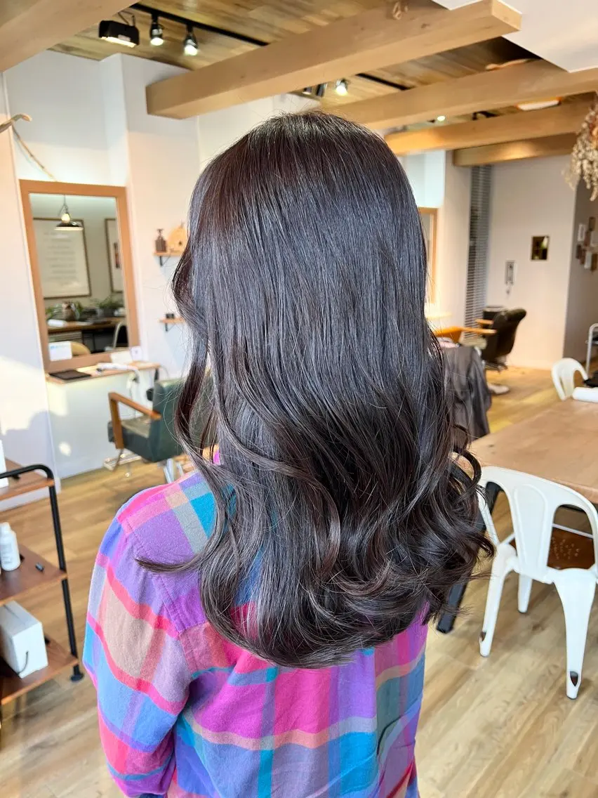 ロング カラー アッシュ ブリーチ ラベンダーカラー ラベンダーアッシュ ヘアカラー トリートメント ツキダテ ユイのヘアスタイル