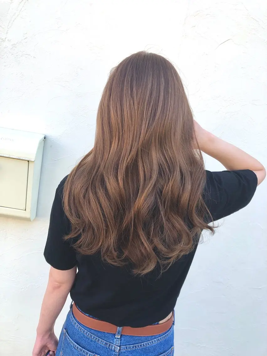 ロング カラー パーマ ヘアアレンジ ベージュカラー ブリーチ ハイライトカラー ミルクティーベージュ ハイライト ヘアカラー トリートメント 【ツヤ髪美容師】 ツダケイスケのヘアスタイル