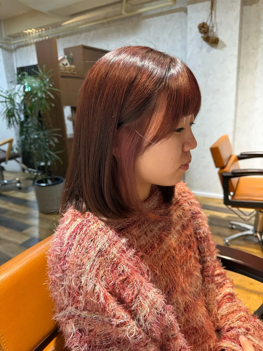 ミディアム カラー イヤリングカラー ピンクカラー カット ヘアカラー 小松 莉夏子のヘアスタイル