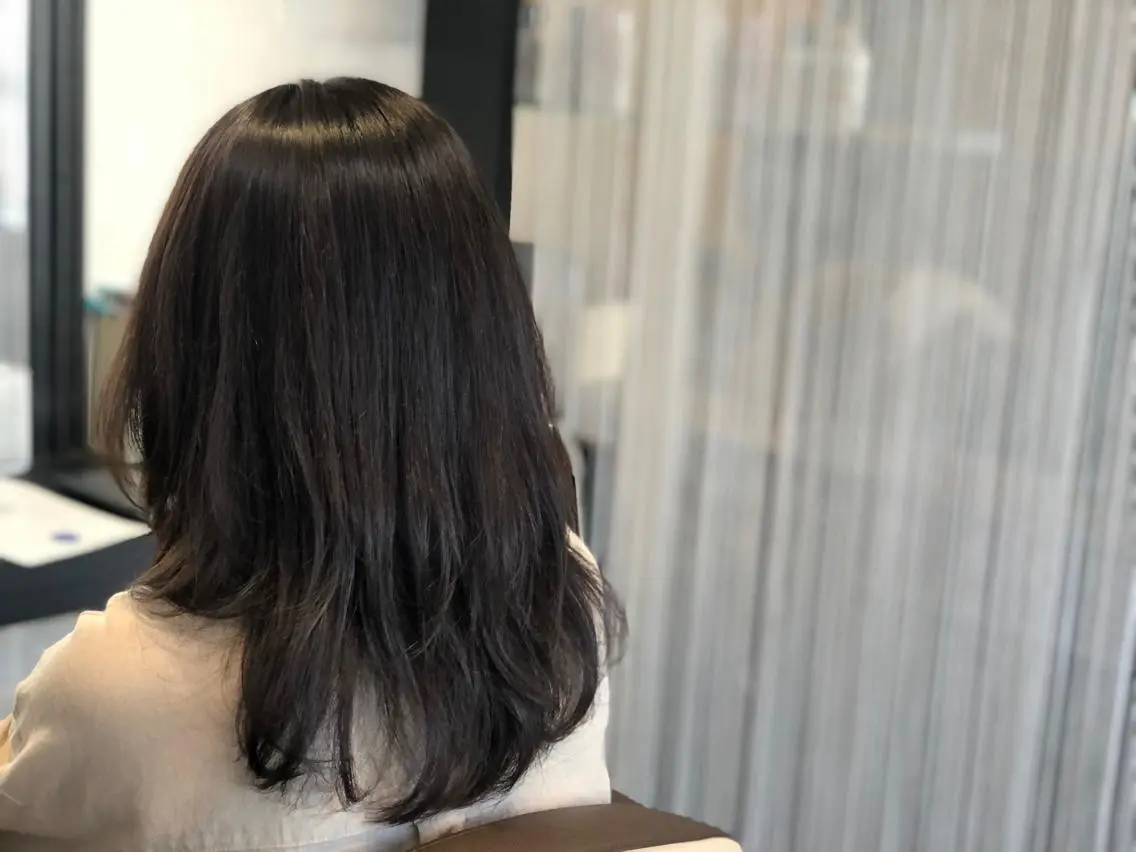 ミディアム カット 縮毛矯正 若泉 真梨のヘアスタイル