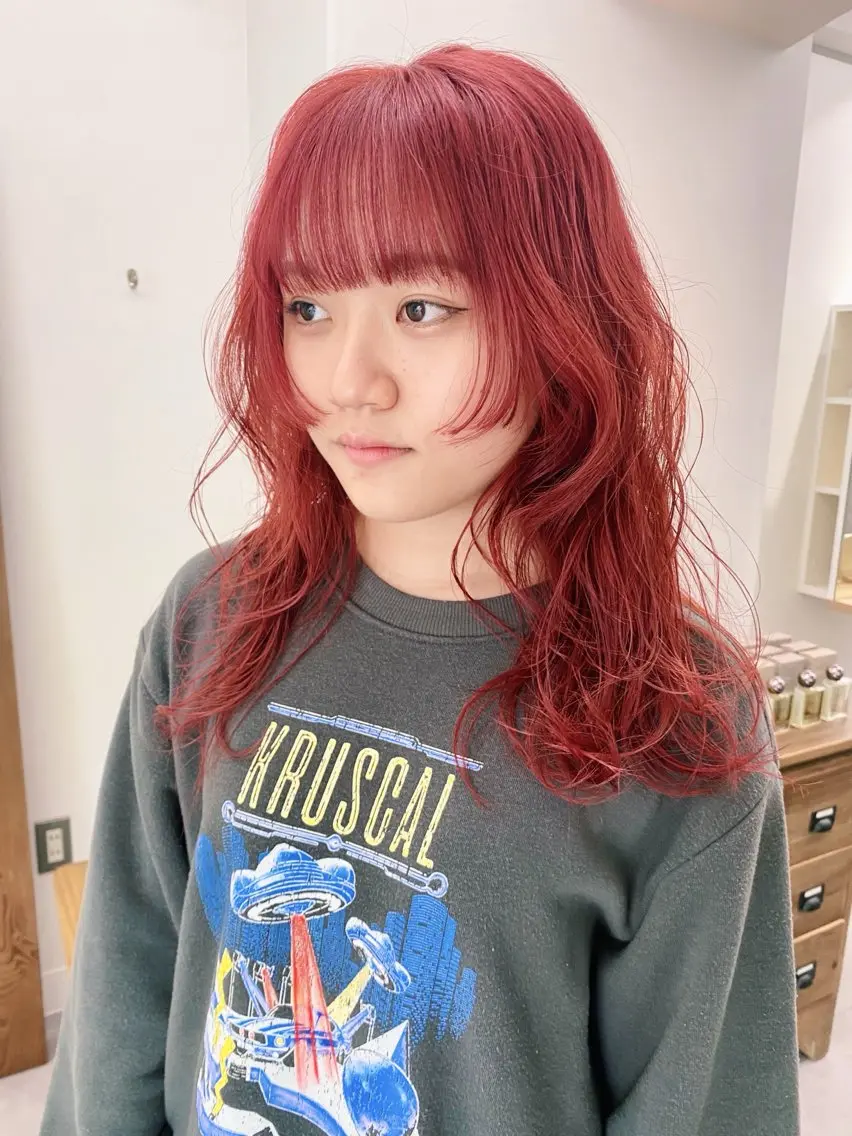 ミディアム サトウ ナナのヘアスタイル