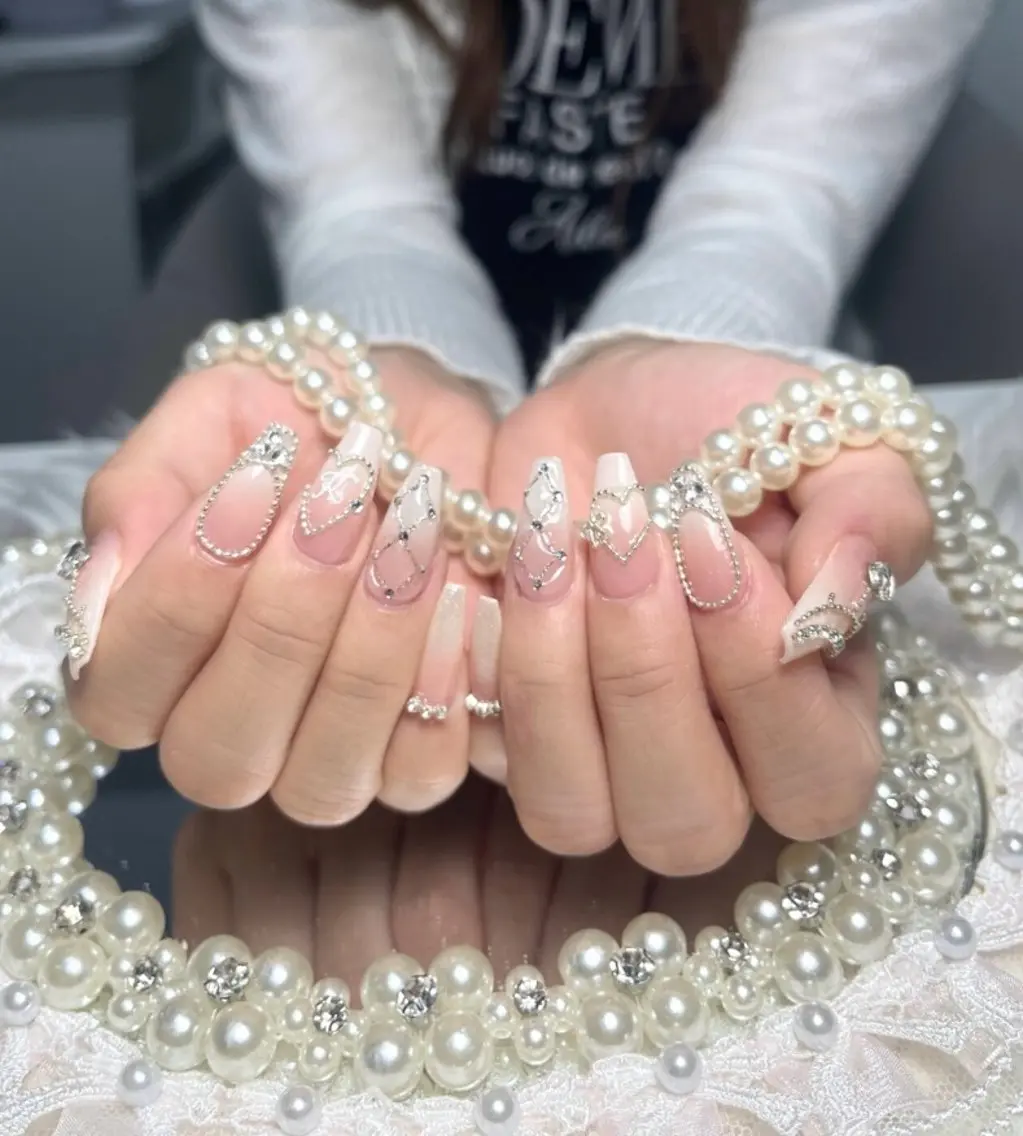 ネイル アートネイル ボルドー フレンチネイル ジェルネイル 氷ネイル・うるうるネイル ハンドネイル Julie NailSalonのネイルデザイン