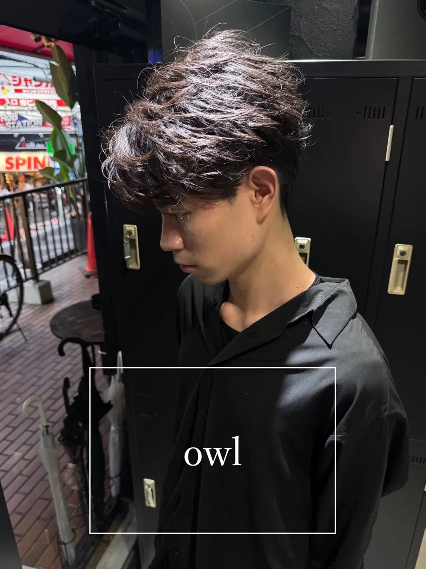 ショート パーマ ヘアアレンジ メンズ センターパート フェザーパーマ メンズパーマ ショートヘア カット パーマ メンズ専門 美容師✨ アメ村 堀江颯瑛のヘアスタイル
