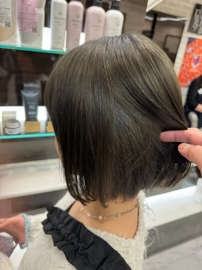 ミディアム カラー ヘアアレンジ 切りっぱなしボブ ミディアムパーマ ブリーチ デザインカラー ダブルカラー カット ヘアカラー トリートメント 目黒 碧人のヘアスタイル