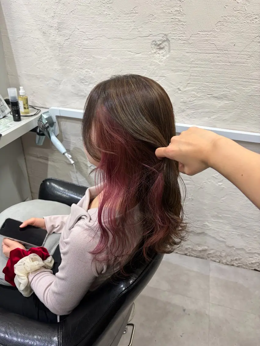 ロング カラー インナーカラー ピンクカラー ヘアカラー tokute よしかわなお🍒のヘアスタイル