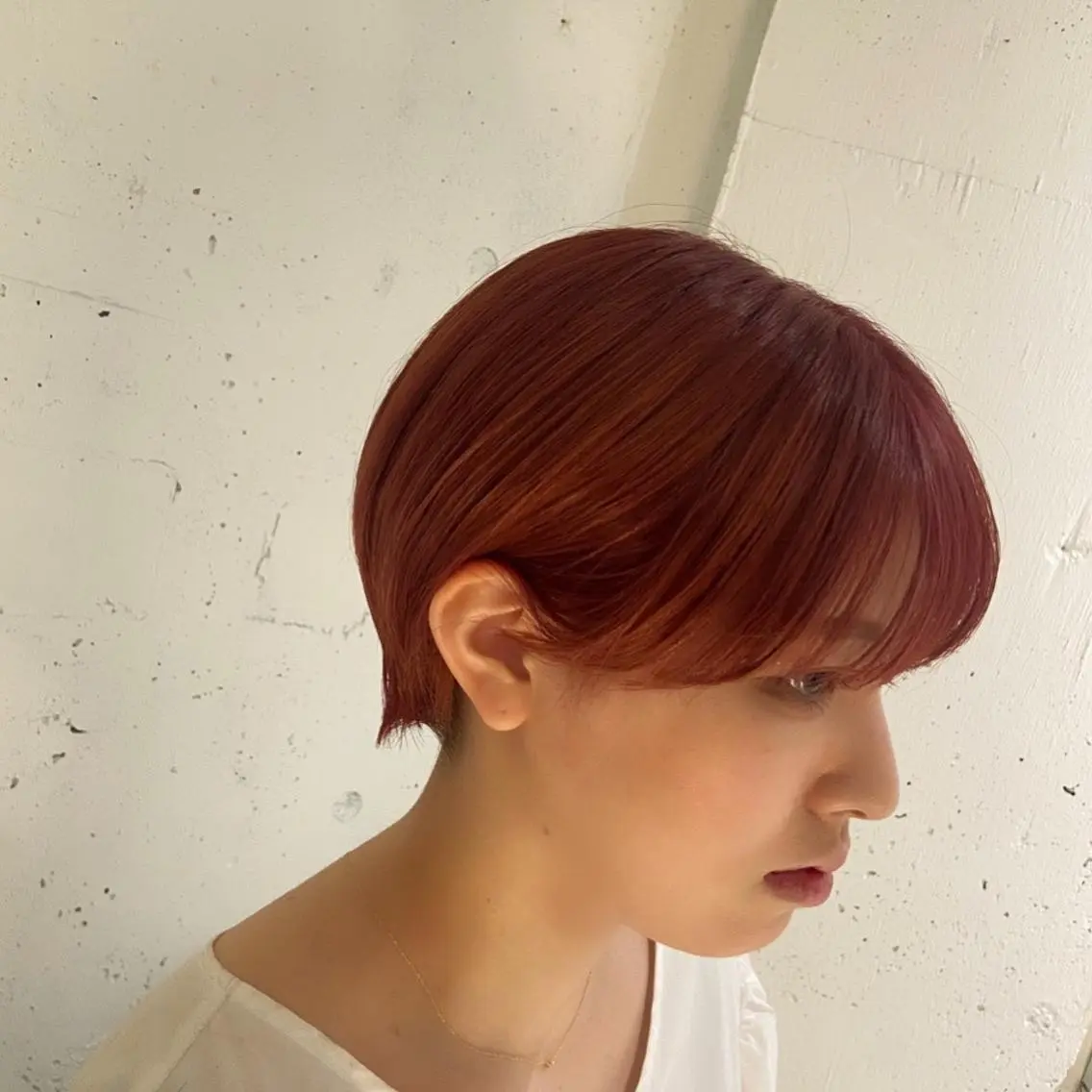 ショート カラー ハンサムショート ハイトーンカラー ピンクカラー ショートヘア カジュアルを女っぽく 𝗮𝘆𝗮𝗰𝗼のヘアスタイル
