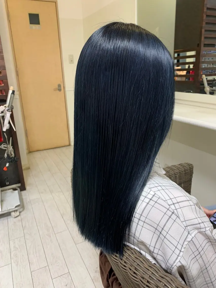 ロング カラー 黒髪 ブリーチ ブルーカラー ブルーブラック ネイビーカラー カット ヘアカラー トリートメント マルナ本店 ペコのヘアスタイル