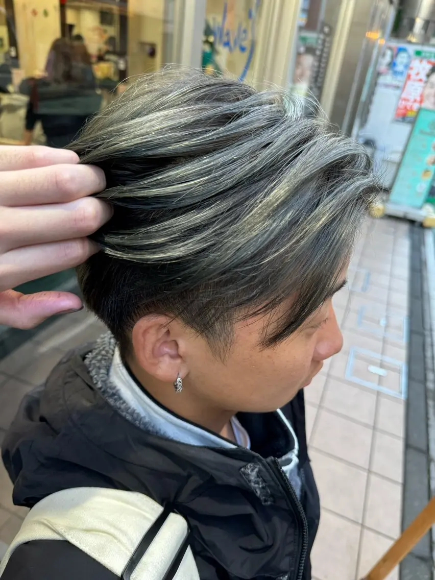ショート カラー ヘアアレンジ メンズ メンズブリーチ メンズハイライト メンズハイトーン メンズインナーカラー メンズ韓国風 ヘアカラー トリートメント 目黒 碧人のヘアスタイル