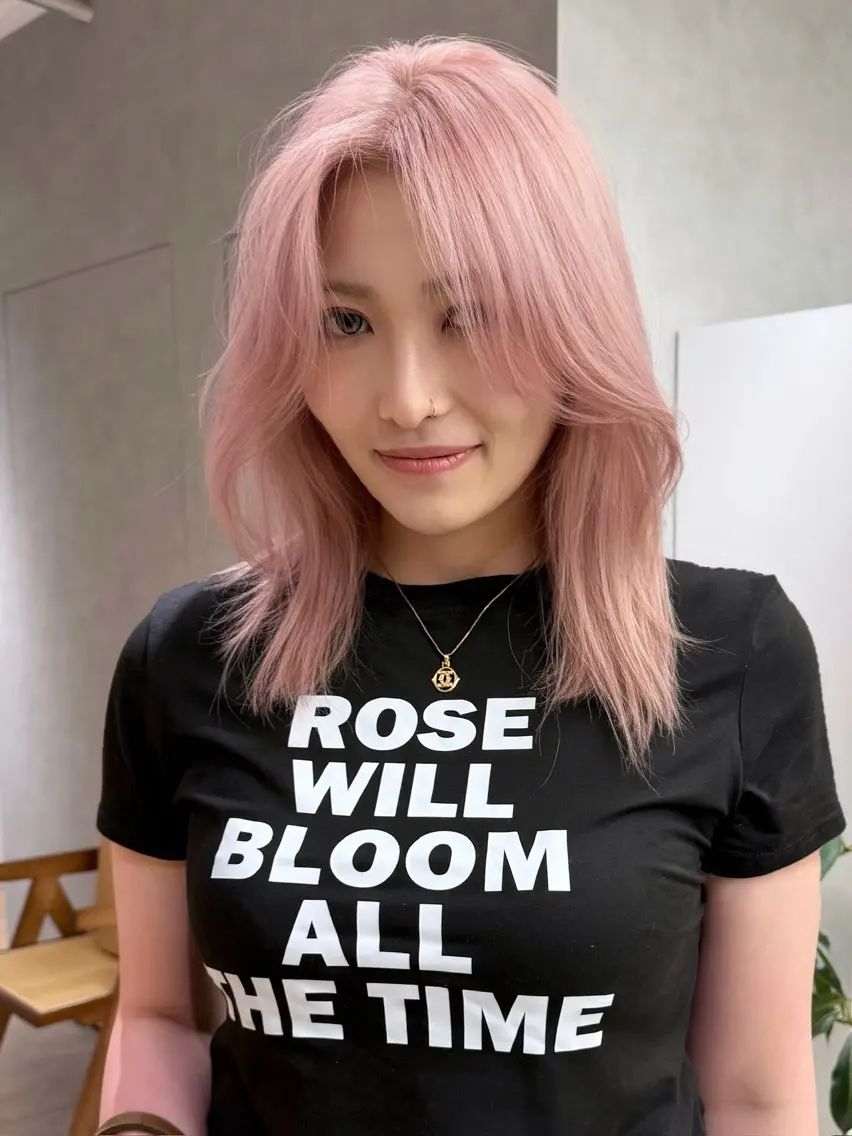 セミロング カラー ブリーチ ハイトーンカラー ピンクカラー ホワイトピンク カット ヘアカラー トリートメント 💘心斎橋ダブルカラ ー💘minamiのヘアスタイル
