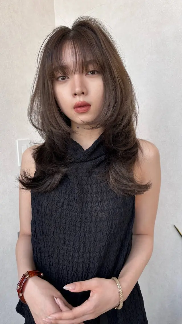 セミロング カラー i'll アシスタントのヘアスタイル