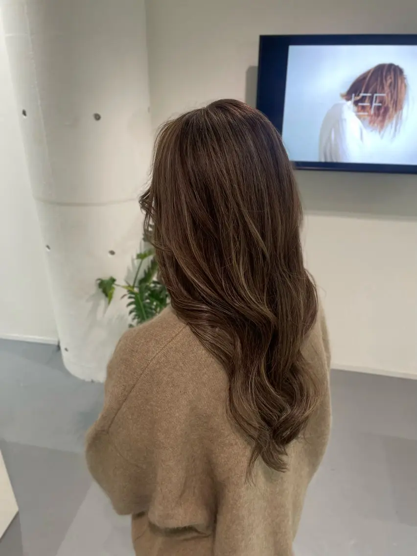 【脱白髪染め】カット+白髪ぼかしハイライト＋3STEPダメージケアトリートメントの写真
