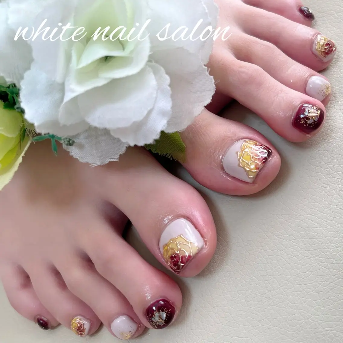 ネイル ラメ(グリッター) フットネイル white nail salonのネイルデザイン