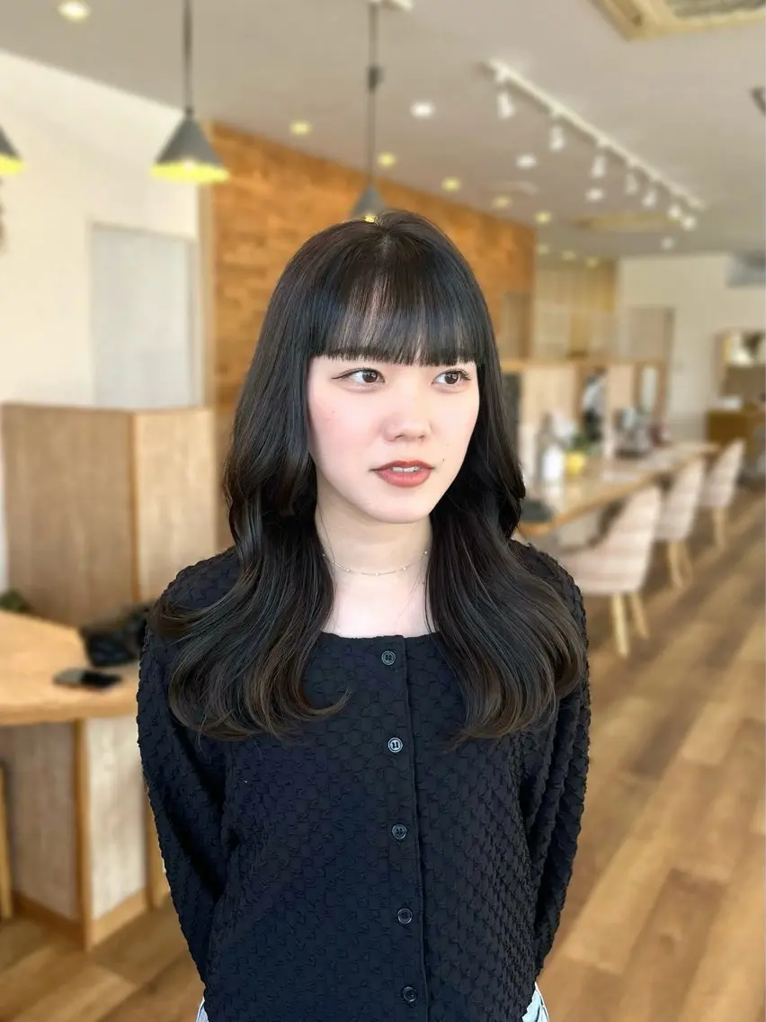 ミディアム くびれヘア 顔まわりレイヤー 顔周りカット 髪質改善 韓国風ヘア 宮本 楓のヘアスタイル
