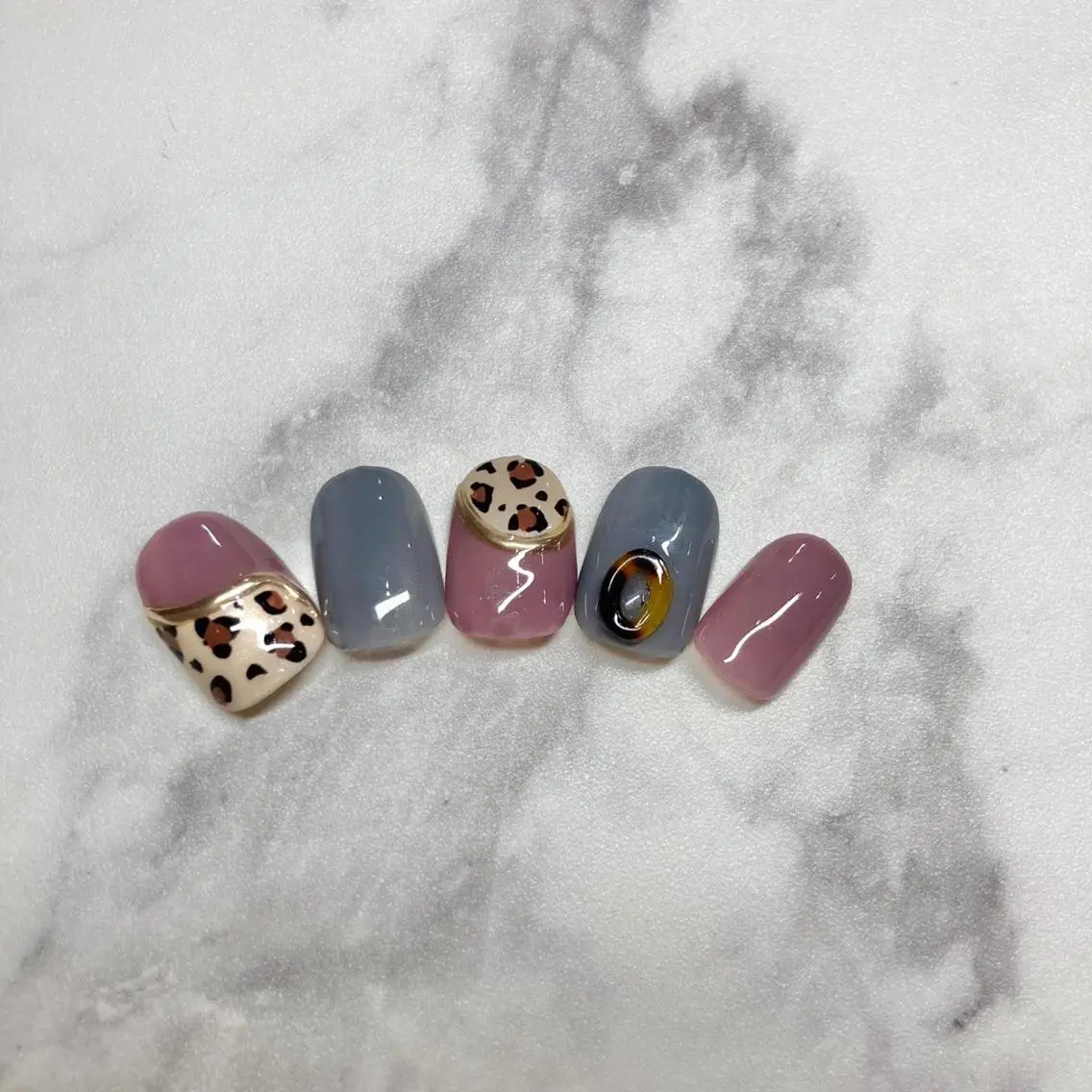 ネイル アニマル柄 ジェルネイル ミラーネイル ニュアンスネイル パラジェル Nail&eye Belire 新宿のネイルデザイン