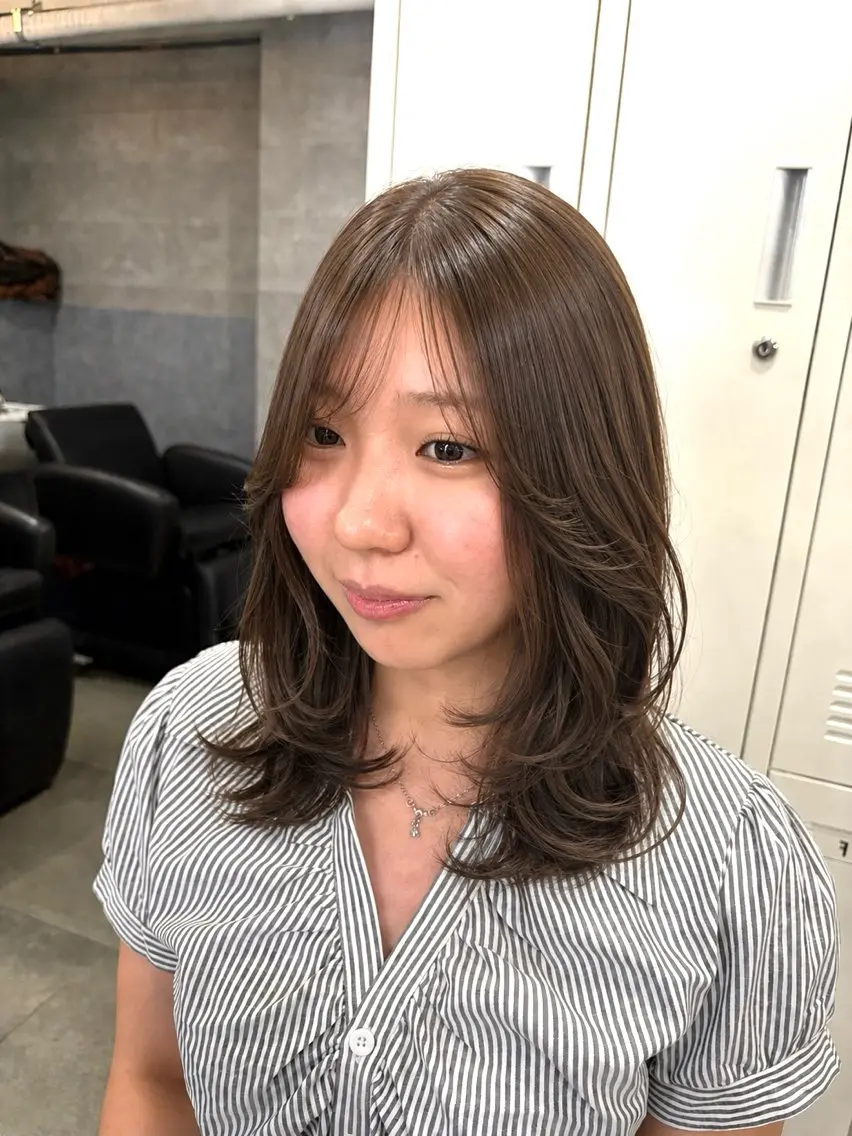 ミディアム レイヤーカット 🎀HIKARI🎀 ハイトーン➕レイヤーのヘアスタイル