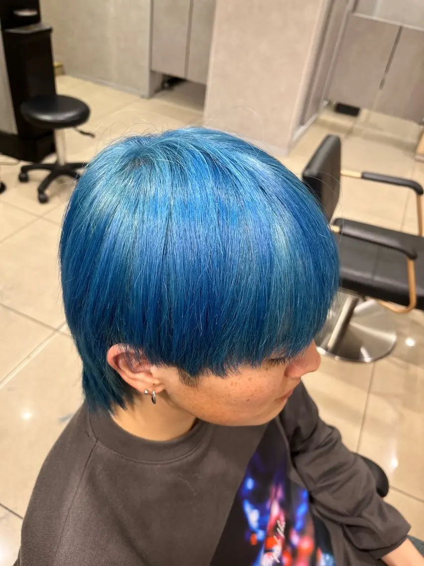 カラー メンズ ブルーカラー カット ヘアカラー 巖本 真希のヘアスタイル