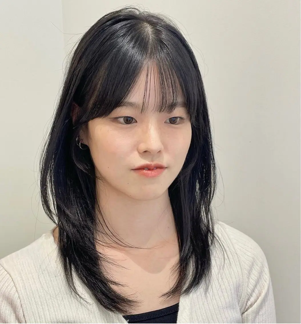 ミディアム 韓国風ヘア レイヤーカット カット ヘアカラー トリートメント ❤︎︎韓国ヘア❤︎︎ 𝑺𝒉𝒊𝒉𝒐のヘアスタイル