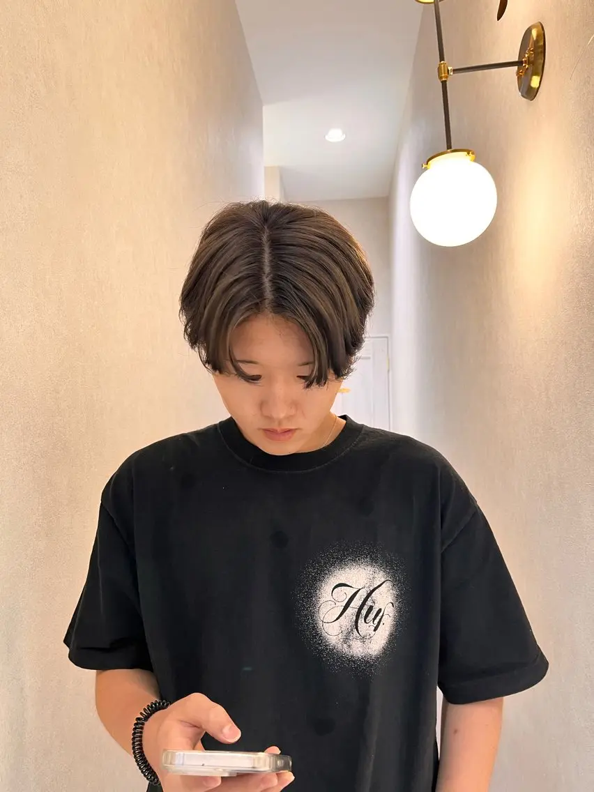 ショート カラー アッシュ アッシュグレー ブリーチ 吉水 果穂のヘアスタイル