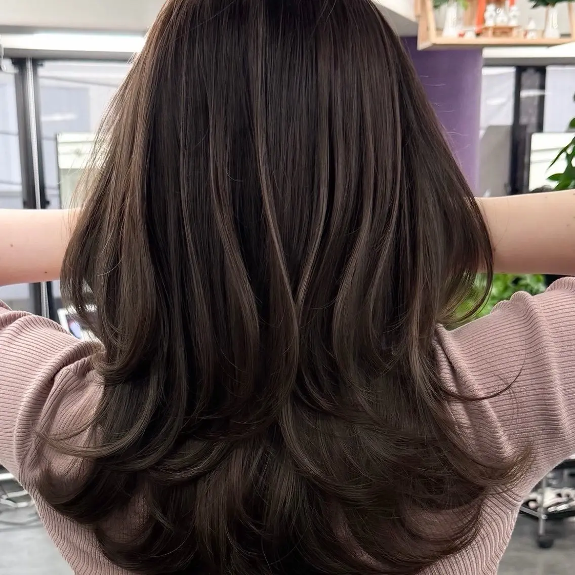 セミロング カラー ヘアアレンジ 内大久保 列夏のヘアスタイル