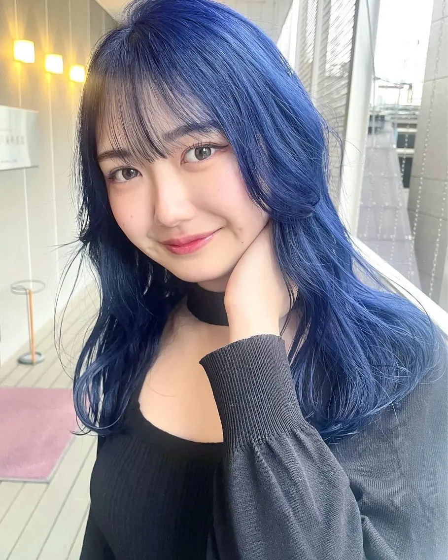 ロング カラー ヘアアレンジ 黒髪 ブリーチ ブルーカラー 💙韓国レイヤー 寒色カラー💙のヘアスタイル