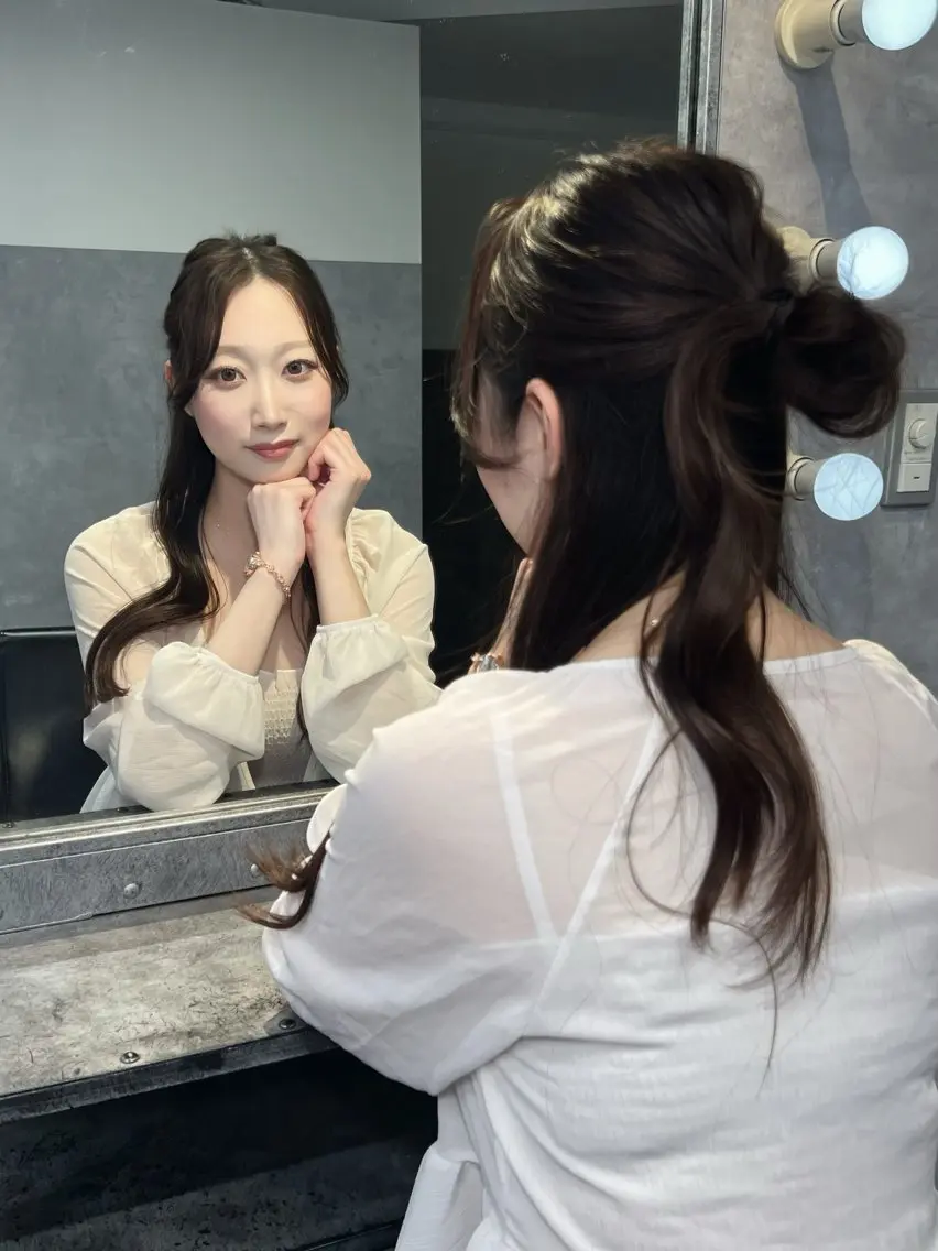 ロング カラー 黒髪 ブリーチ 透明感カラー 顔周りカット レイヤーカット 透明感/レイヤー 🇰🇷tomonaのヘアスタイル