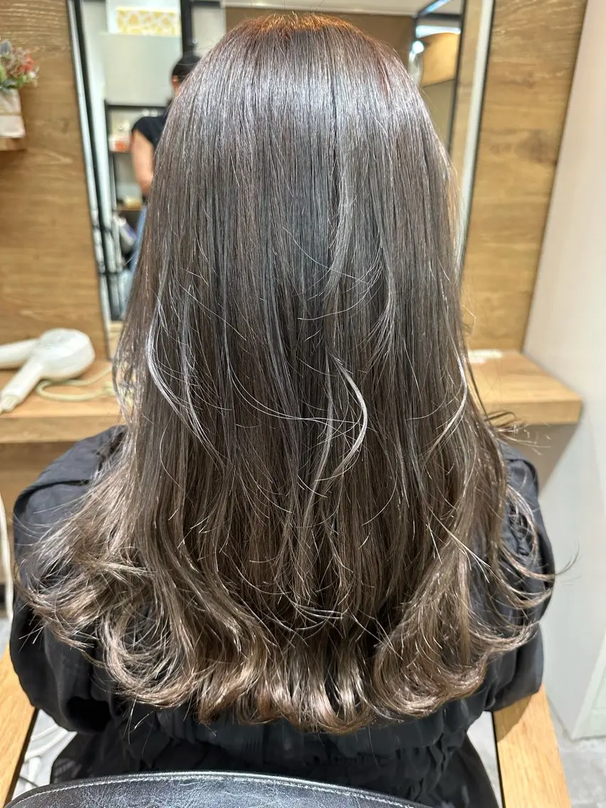 ロング カラー カット ヘアカラー coupe ciseauxのヘアスタイル