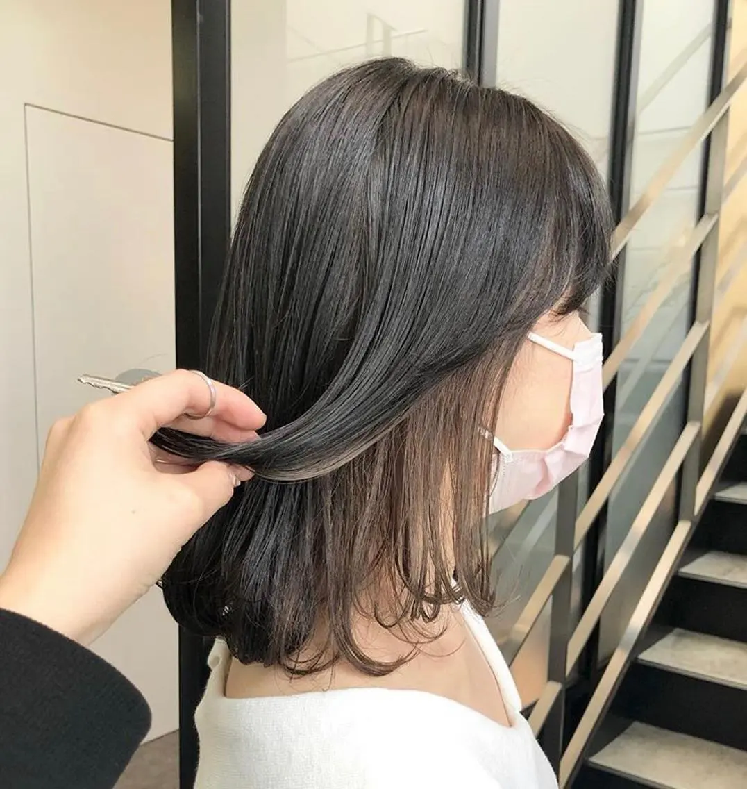 ミディアム カラー パーマ ヘアアレンジ メンズ キッズ メンズインナーカラー アッシュ ケアカラー インナーカラー ミルクティーアッシュ ヘアカラー stylist 🌸 kana.のヘアスタイル