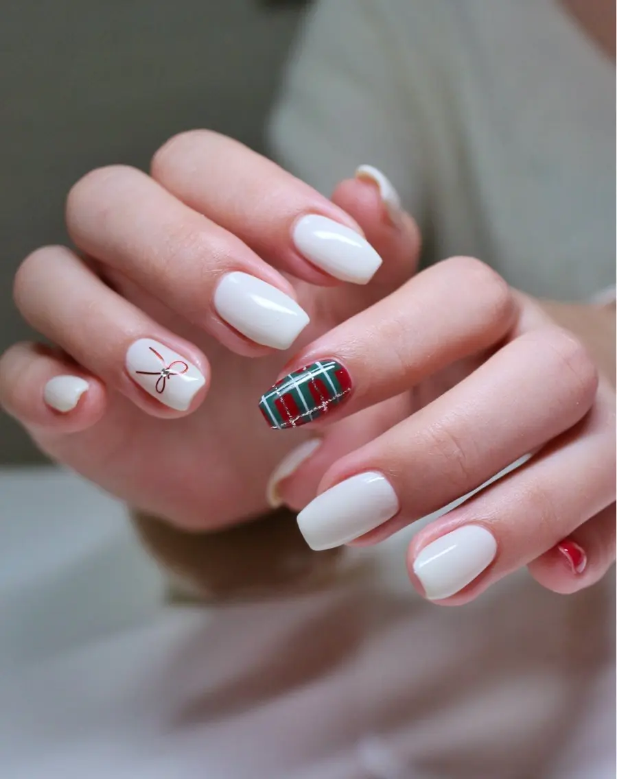 ネイル 韓国ネイル リボン ワンホンネイル ホワイト 冬ネイル ハンドネイル Baku Nailsのネイルデザイン