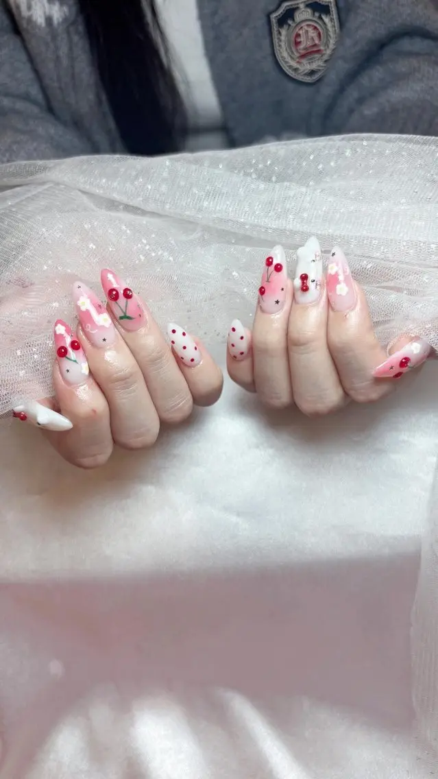 ネイル アートネイル ジェルネイル 韓国ネイル ニュアンスネイル ワンカラーネイル ハンドネイル Queen Nail Salonのネイルデザイン