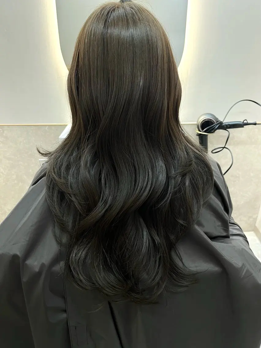 セミロング カラー 透明感カラー オリーブカラー くびれヘア くびれレイヤー レイヤーカット カット ヘアカラー トリートメント 原田 愛梨のヘアスタイル