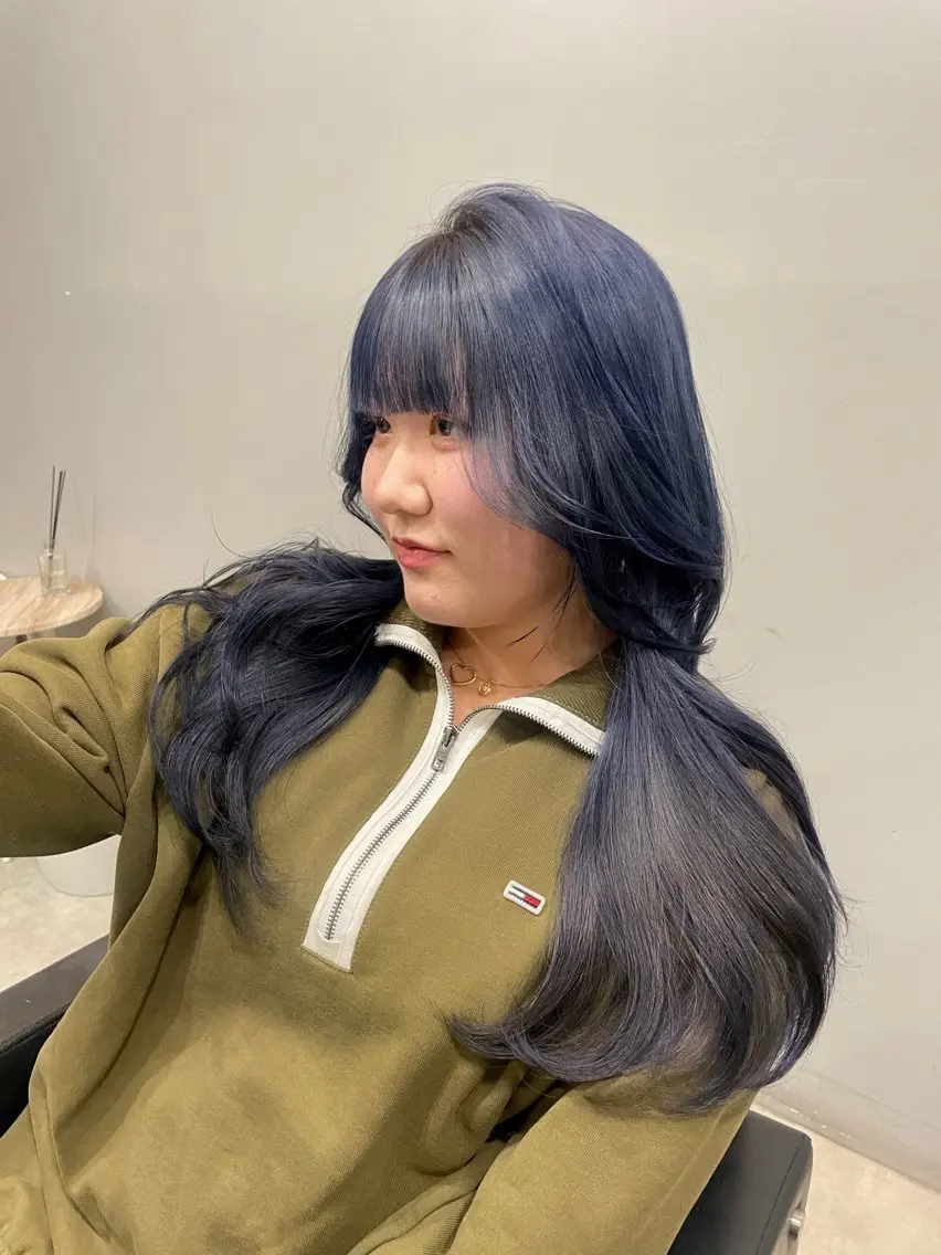 ロング カラー ブリーチ ブルーカラー 透明感カラー シルバー 🩶ブリーチ/ レイヤー🩶フミカのヘアスタイル